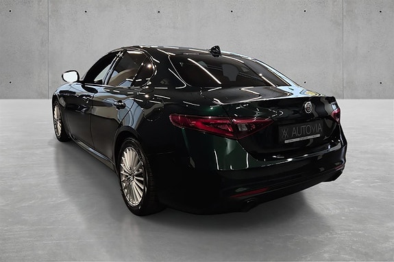Alfa Romeo Giulia 7 of 28