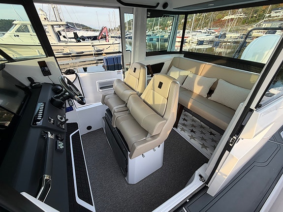 Axopar 29 XC Cross Cabin BRABUS Line | Åpen Helg 24-25. oktober 15 of 21