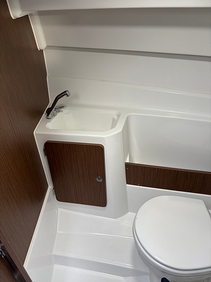 Beneteau Antares 7  med båttilhenger og helkalesje. Høstpris 29 of 30