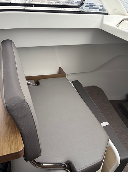 Beneteau Antares 7  med båttilhenger og helkalesje. Høstpris 14 of 30