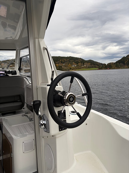 Beneteau Antares 7  med båttilhenger og helkalesje. Høstpris 25 of 30