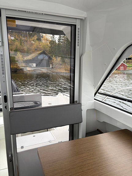 Beneteau Antares 7  med båttilhenger og helkalesje. Høstpris 18 of 30