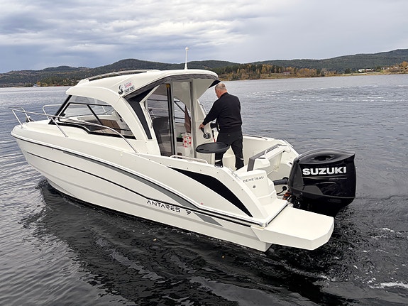 Beneteau Antares 7  med båttilhenger og helkalesje. Høstpris 6 of 30