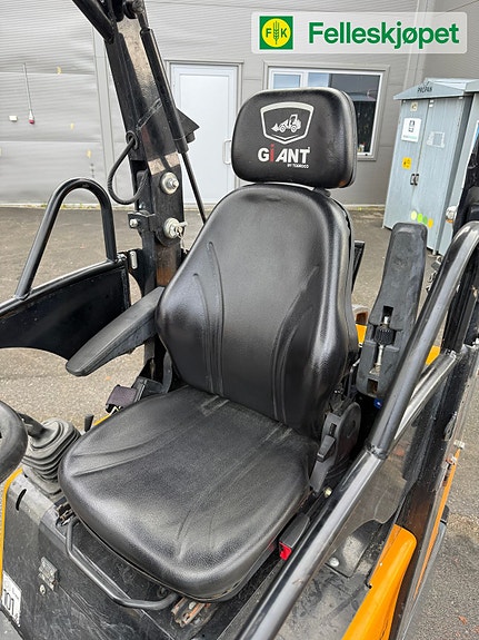 Giant D2635W 10 of 13