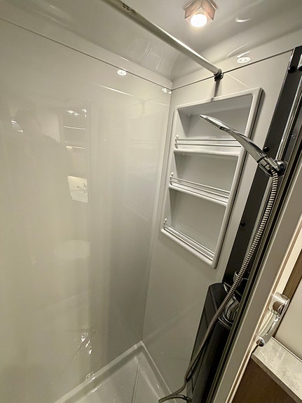 Bilde 37 av KABE TM 780LXL ROYAL. hydrauliske støtteben.