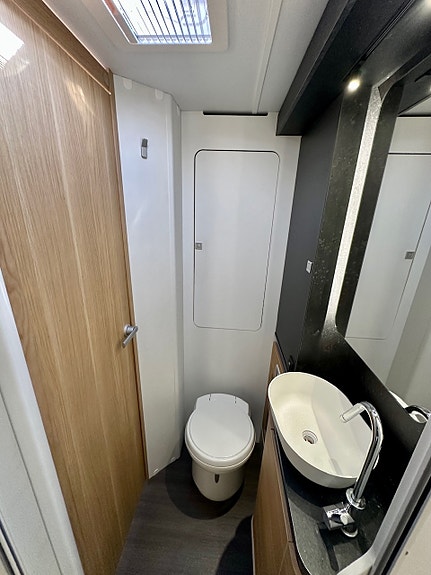 Bilde 38 av Adria Coral Plus 670Slt. Alde.9G Automatgir.