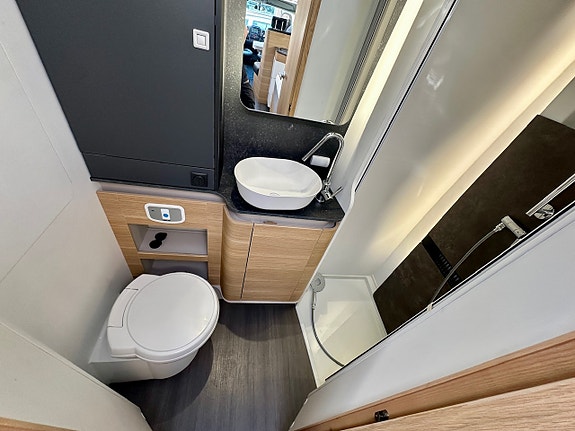 Bilde 35 av Adria Coral Plus 670Slt. Alde.9G Automatgir.