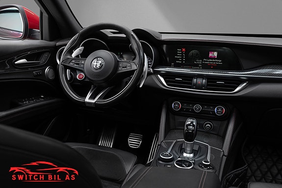 Alfa Romeo Stelvio Quadrifoglio 26 of 30