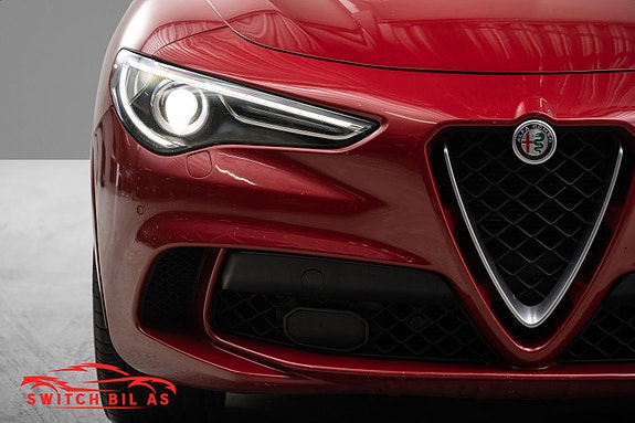 Alfa Romeo Stelvio Quadrifoglio 3 of 30