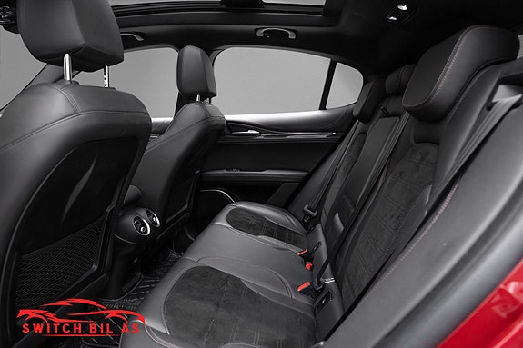 Alfa Romeo Stelvio Quadrifoglio 22 of 30