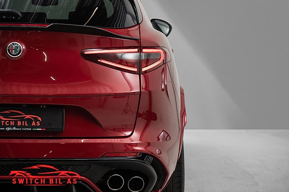 Alfa Romeo Stelvio Quadrifoglio 4 of 30