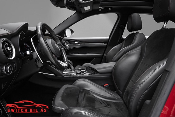 Alfa Romeo Stelvio Quadrifoglio 13 of 30