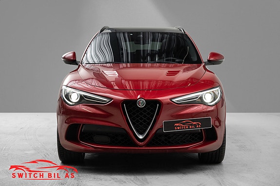 Alfa Romeo Stelvio Quadrifoglio 2 of 30