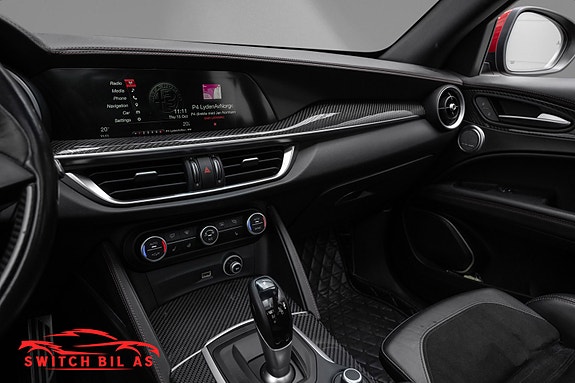 Alfa Romeo Stelvio Quadrifoglio 14 of 30