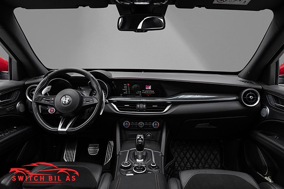 Alfa Romeo Stelvio Quadrifoglio 25 of 30