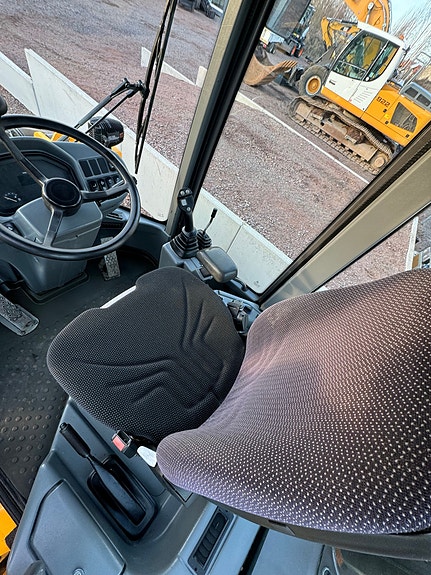 Volvo L30G 6 of 7
