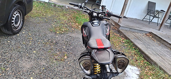 Ducati Hypermotard 698 Mono 5 of 13