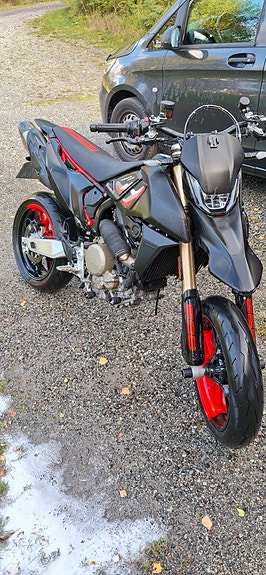 Ducati Hypermotard 698 Mono 2 of 13
