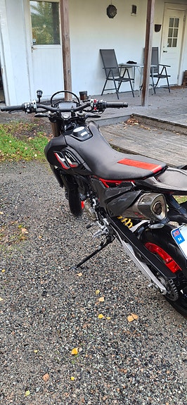 Ducati Hypermotard 698 Mono 4 of 13