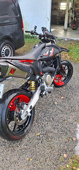 Ducati Hypermotard 698 Mono 7 of 13