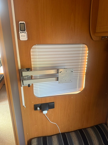 Dethleffs Camper 730 13 of 30