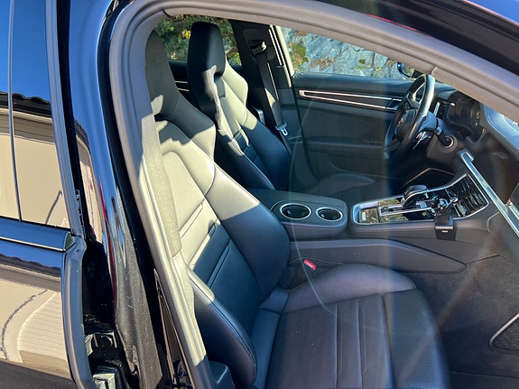 Porsche Panamera 4 10 of 21