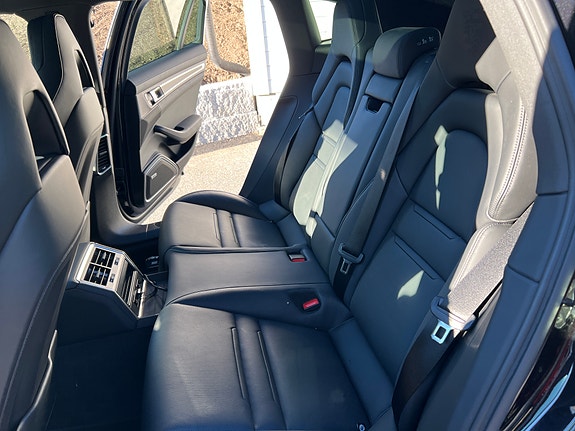 Porsche Panamera 4 19 of 21