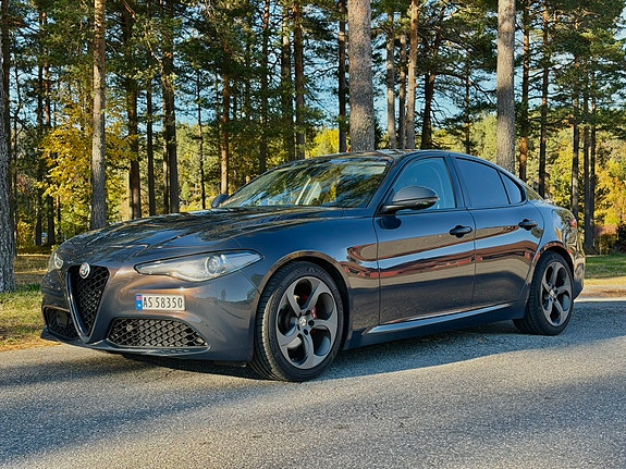 Alfa Romeo Giulia 4 of 17