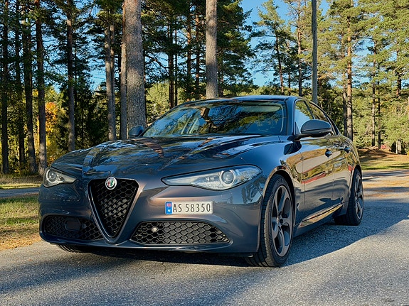 Alfa Romeo Giulia 3 of 17