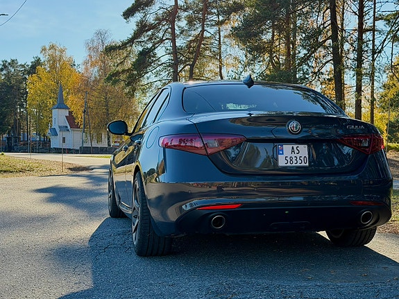 Alfa Romeo Giulia 6 of 17