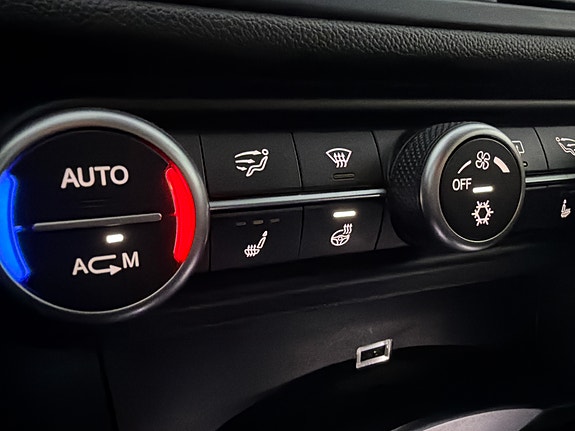 Alfa Romeo Giulia 11 of 17