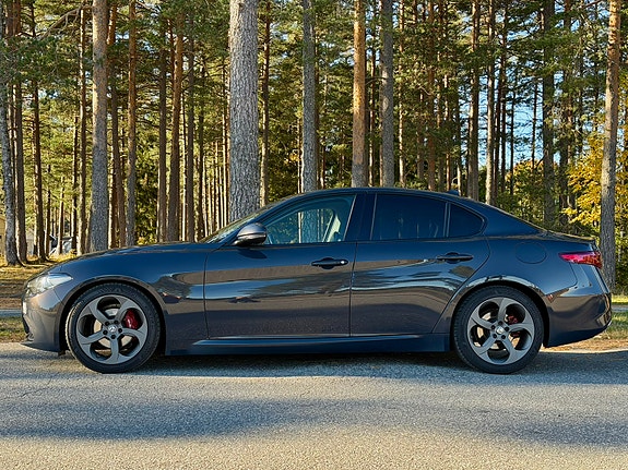 Alfa Romeo Giulia 5 of 17