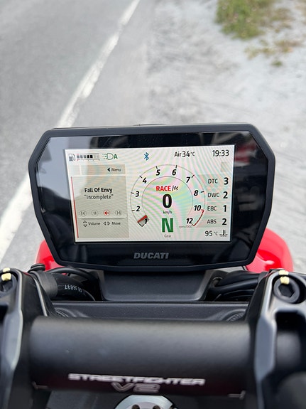 Ducati Streetfighter V2S 8 of 9