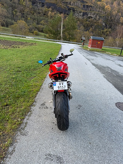Ducati Streetfighter V2S 4 of 9