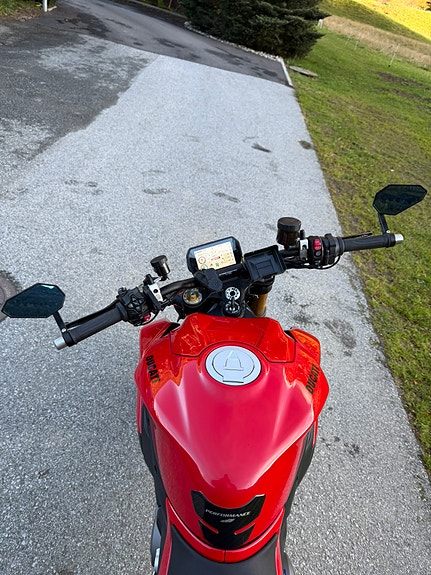 Ducati Streetfighter V2S 3 of 9