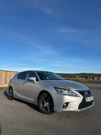 Lexus CT200h