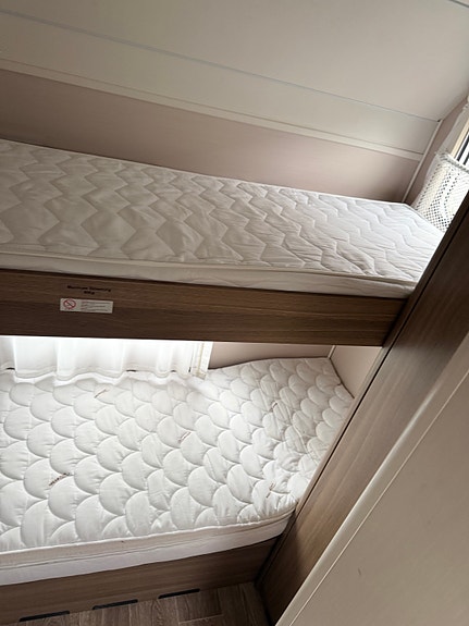 Dethleffs C-Joy 480 QLK Aircondition, mover, batteripakke, zipmarkise med vegger, fukttest, garanti, kun 212 cm bredde, 995 kg, sykkelstativ, 6 sengeplasser, røykfri 15 of 19