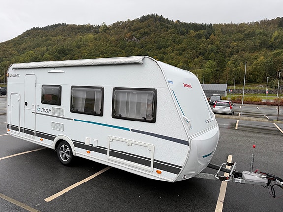 Dethleffs C-Joy 480 QLK Aircondition, mover, batteripakke, zipmarkise med vegger, fukttest, garanti, kun 212 cm bredde, 995 kg, sykkelstativ, 6 sengeplasser, røykfri 2 of 19