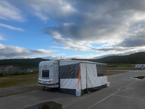 Dethleffs C-Joy 480 QLK Aircondition, mover, batteripakke, zipmarkise med vegger, fukttest, garanti, kun 212 cm bredde, 995 kg, sykkelstativ, 6 sengeplasser, røykfri 19 of 19