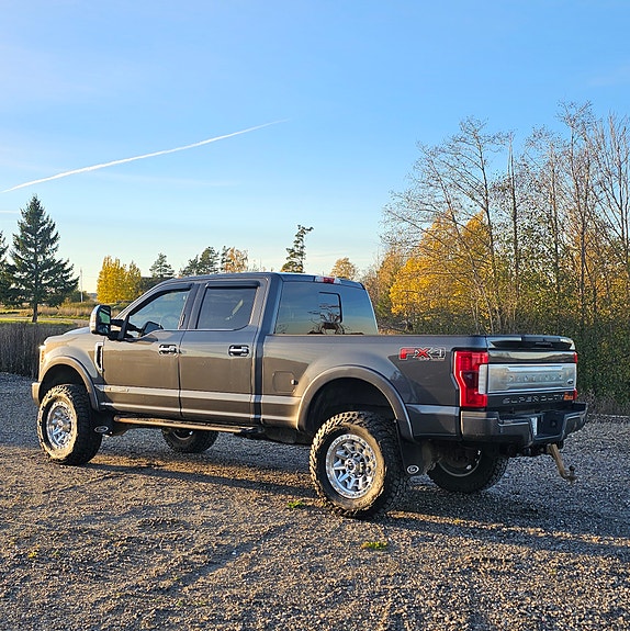 Ford F-350 3 of 25