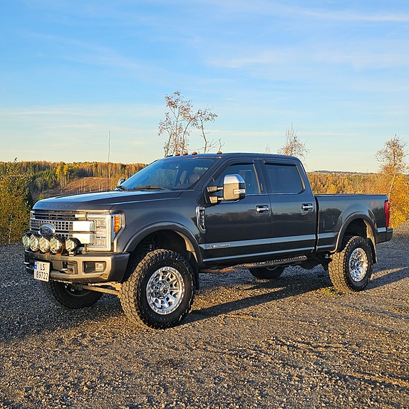 Ford F-350 2 of 25