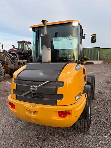 Volvo L25F 3 of 5