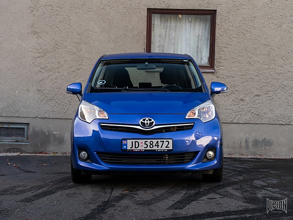 Toyota Verso-S 2 of 30