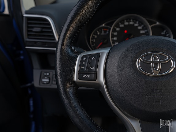 Toyota Verso-S 27 of 30