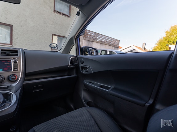 Toyota Verso-S 25 of 30
