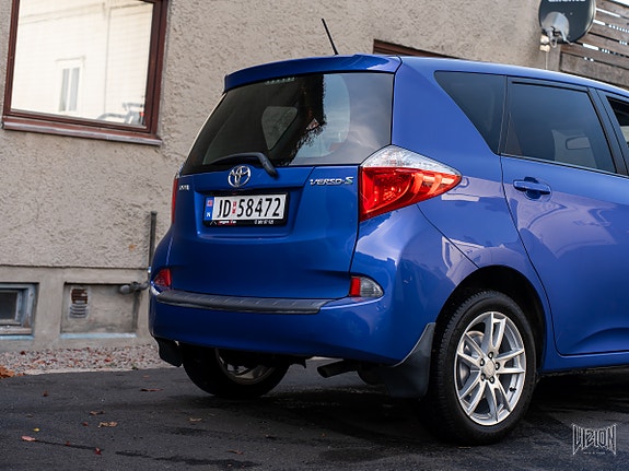 Toyota Verso-S 4 of 30