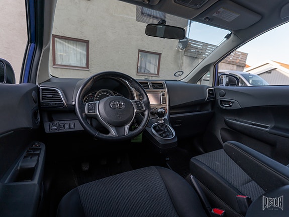 Toyota Verso-S 18 of 30