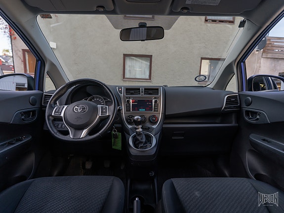 Toyota Verso-S 23 of 30