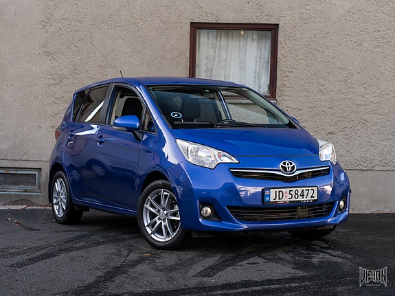 Toyota Verso-S 3 of 30