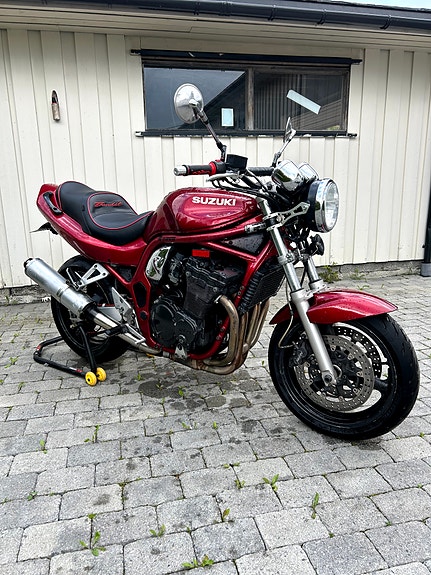 Suzuki GSF 1200 S Bandit 2 of 5